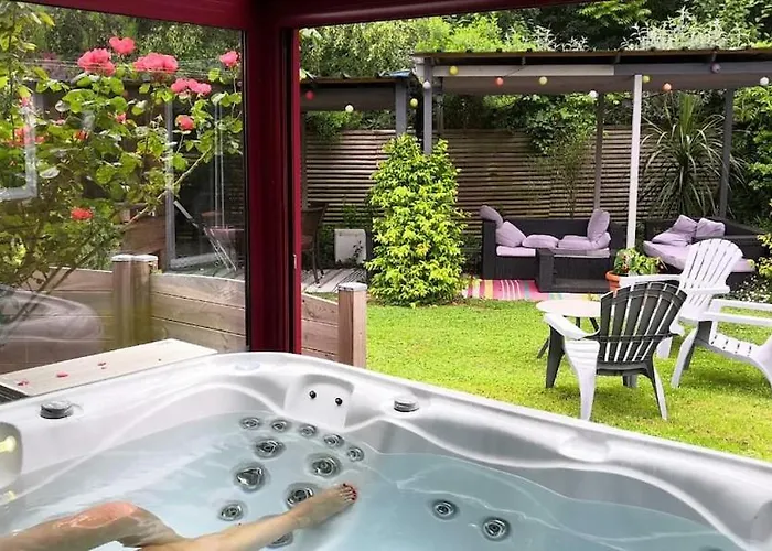 Appt Dans Maison D'architecte, Spa, Piscine & Jardin アパート Soucelles