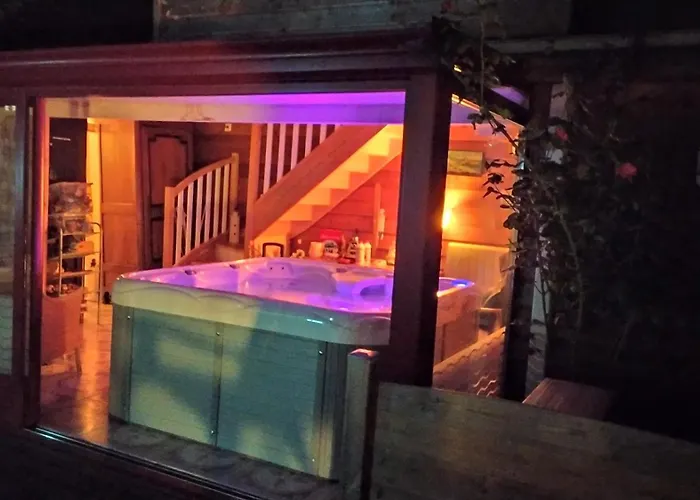 Appt Dans Maison D'architecte, Spa, Piscine & Jardin アパート